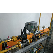 製品出し入れ用フォークリフト